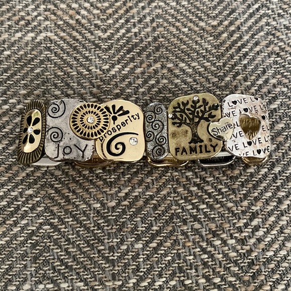 Family brackets - Picture 2 of 5